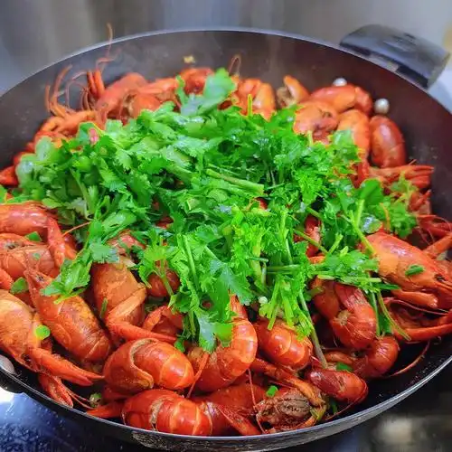 十三香小龙虾疫情期间自己动手丰衣足食,家庭版十三香龙虾,做法芎