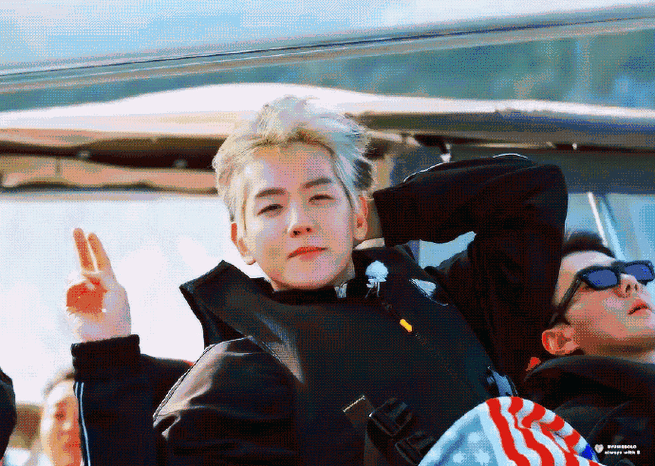 边伯贤费加罗封面