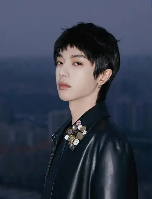 冷白皮的冷都男华晨宇活动