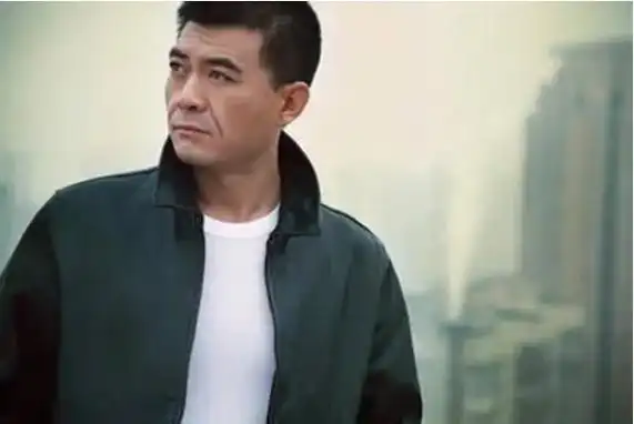 王新军个人资料简介(王新军:有过一次婚姻,2婚娶小7岁秦海璐,44岁生