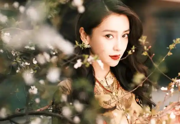 目前,杨颖的社交账号已经解封,让人意外的是,解封之后,angelababy竟