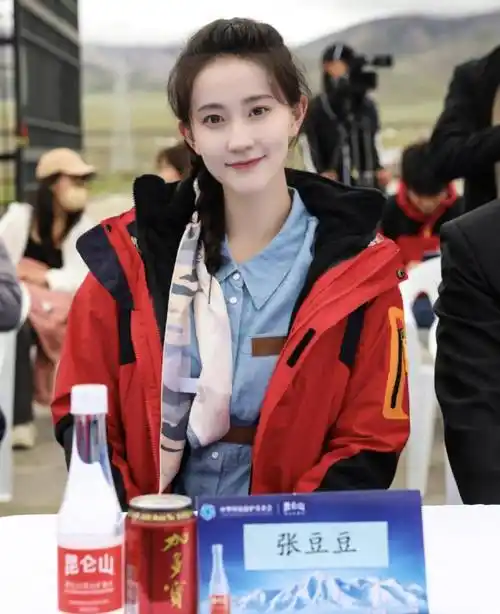 体操女神张豆豆:因"挺身材照"走红,拒绝进娱乐圈,今成体操教练_训练