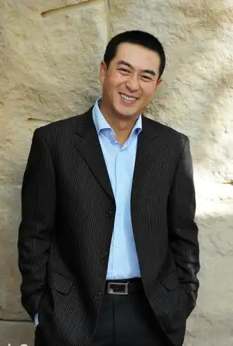 为什么喜欢张嘉译?这个汉子低调又性感迷人,是师奶级别的杀手!