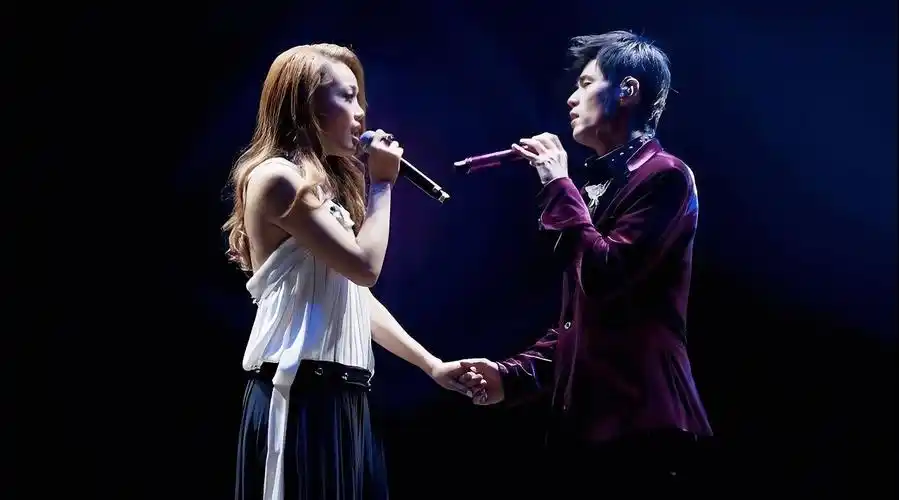 周杰伦&容祖儿《珊瑚海》容祖儿什么时候当了周杰伦演唱会的嘉宾?