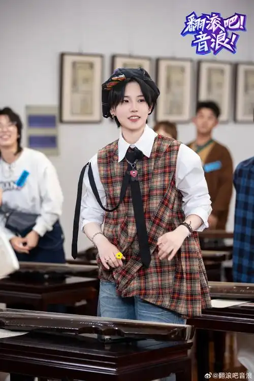 陆柯燃漫画走出的帅学姐##陆柯燃学姐装的漫撕感##翻滚吧音浪