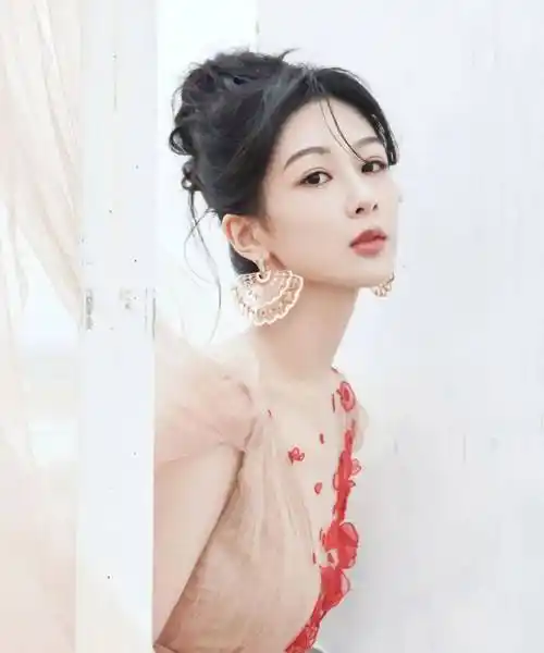 一问一答 | 大眼格格和萝莉岛,陈晓赵丽颖,杨紫,李一桐迪丽热巴