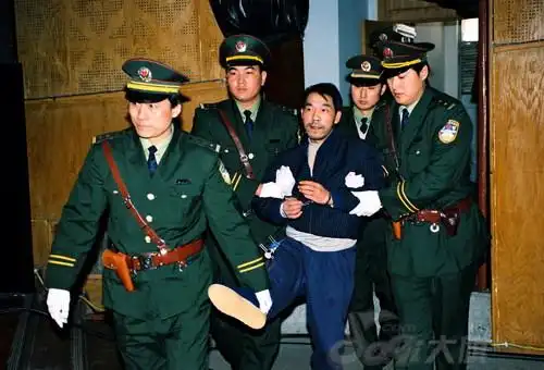 1999年的枪战(中)