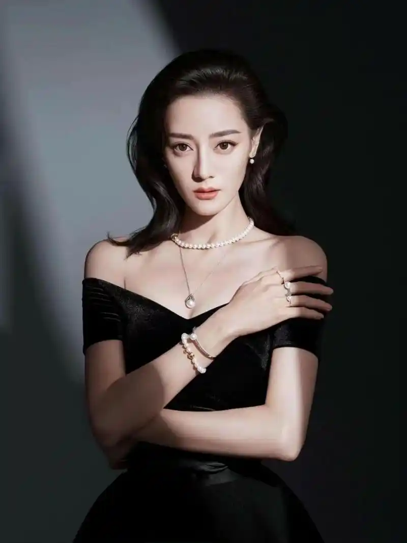 热巴代言亚洲升至全球 今日珍珠珠宝世家mikimoto 宣布迪丽热巴从亚洲