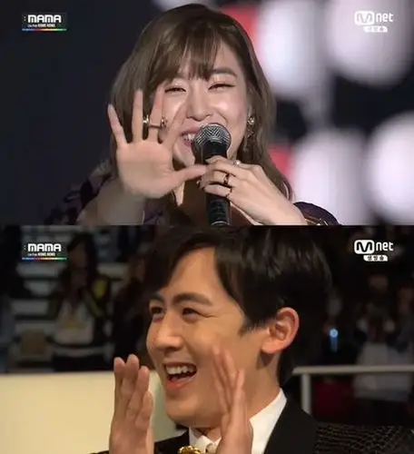 尼坤笑望tiffany领奖爱意浓 网友:宋茜成炮灰