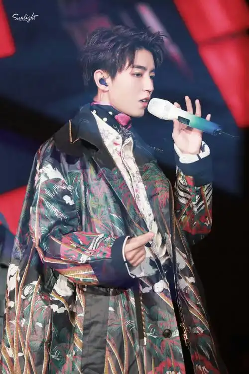 王俊凯 演唱会#  分享一些值得永久珍藏的绝美无边界  @tfboys