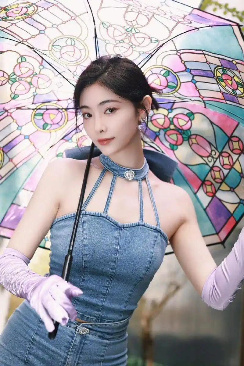 许佳琪,牛仔裤也能穿出如此动人的魅力.