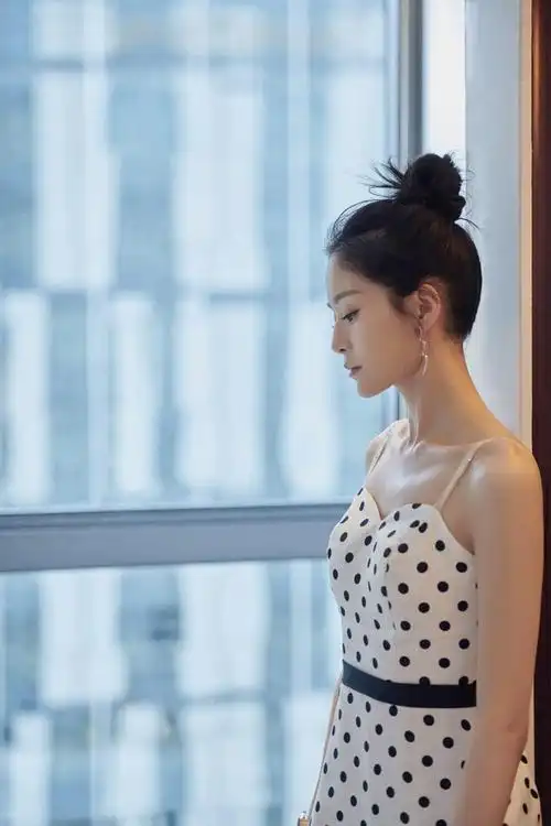 王媛可性感时尚写真