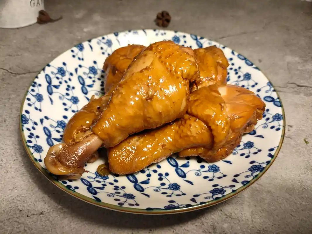在家做卤鸡腿,掌握几个小技巧,鸡腿不破皮,又香又入味