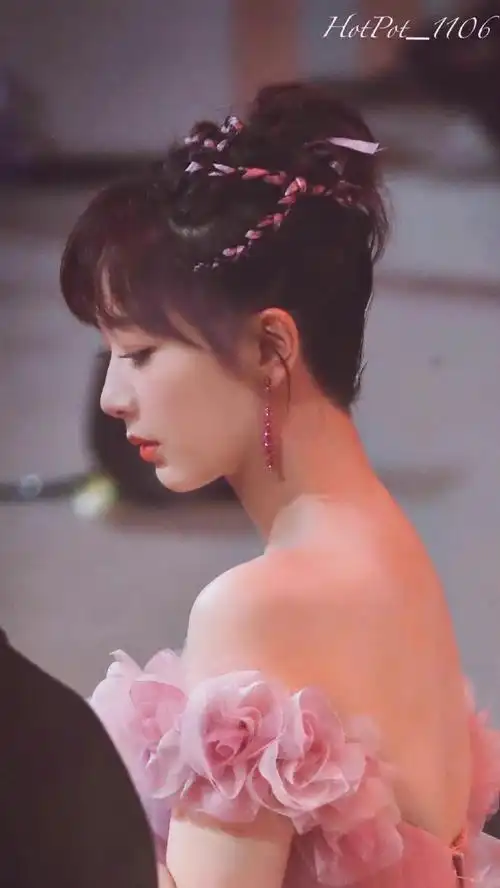 杨紫车内侧颜随拍