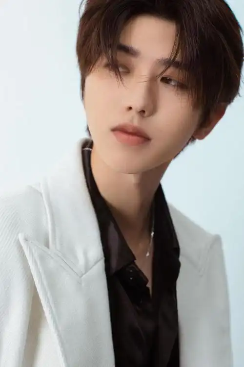 内娱顶流蔡徐坤塌房了蔡母要求女方堕胎并安装针孔摄像头监视