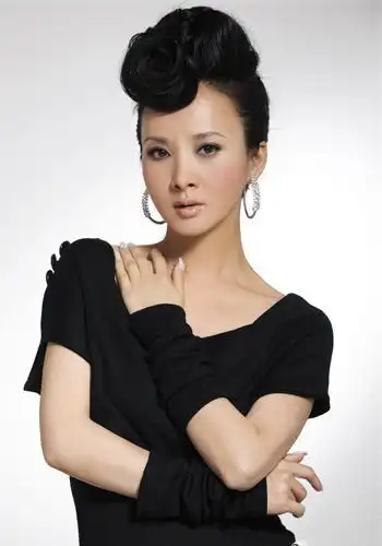 电影报道:《大宅门》抱狗丫头谢兰变老太