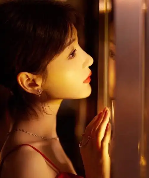 毛晓彤抽烟戏份路透