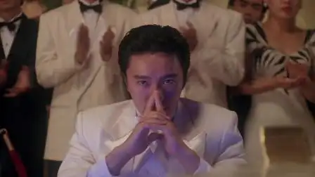 周星驰和法国赌神这段太精彩了,周星驰验牌方式很特别,法国赌神:小