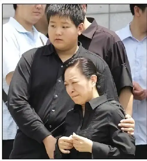 回顾罗京:去世14年,儿子出国,曾深爱的妻子如今早已有了新的归宿
