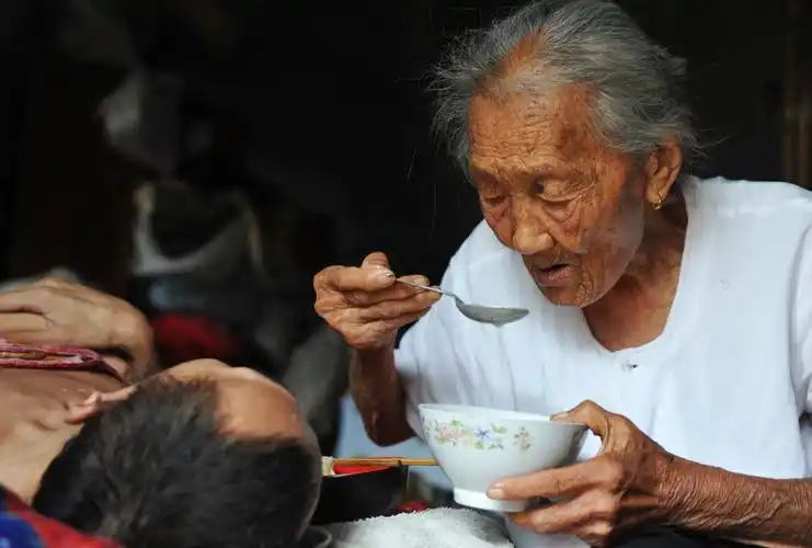 10年前令人动容的母爱有一个温暖的后续