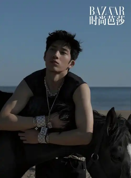 原创井柏然露背大片曝光代表作越来越多转型真的很成功