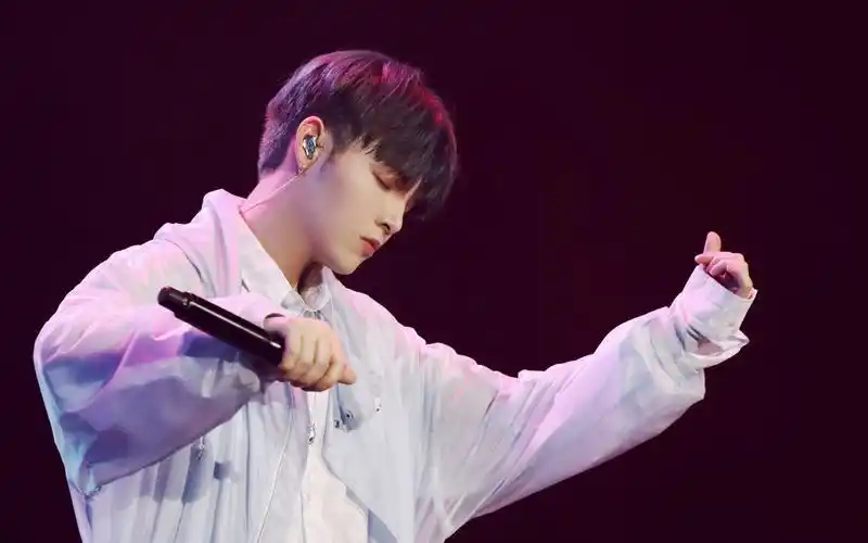 朱星杰jzenslive音乐会全程纪录片舞台上一切的游刃有余不过是源于