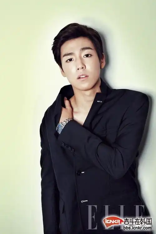 韩片隐秘而伟大李玹雨熟男写真男人气概足