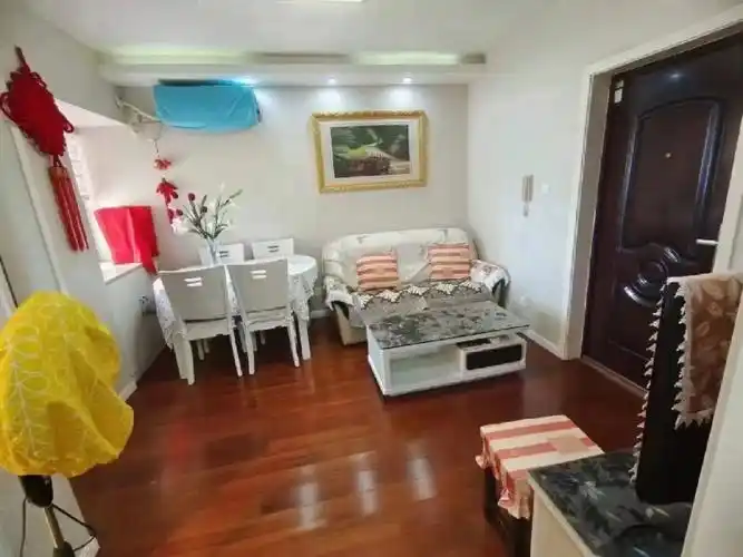 地铁8号线芦恒路站,绿波家园一房一厅,电梯房,地铁口0距离,5300可租