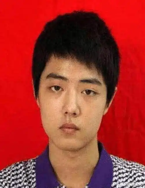 肖战早期的相片你看过吗?帅哥的胚子