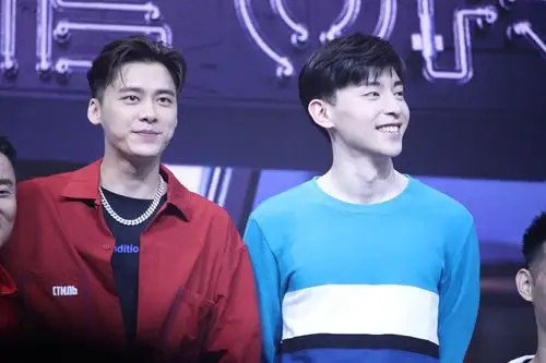 芳心收割机李易峰与邓伦罕见同框不尴尬颜值双在线难分上下