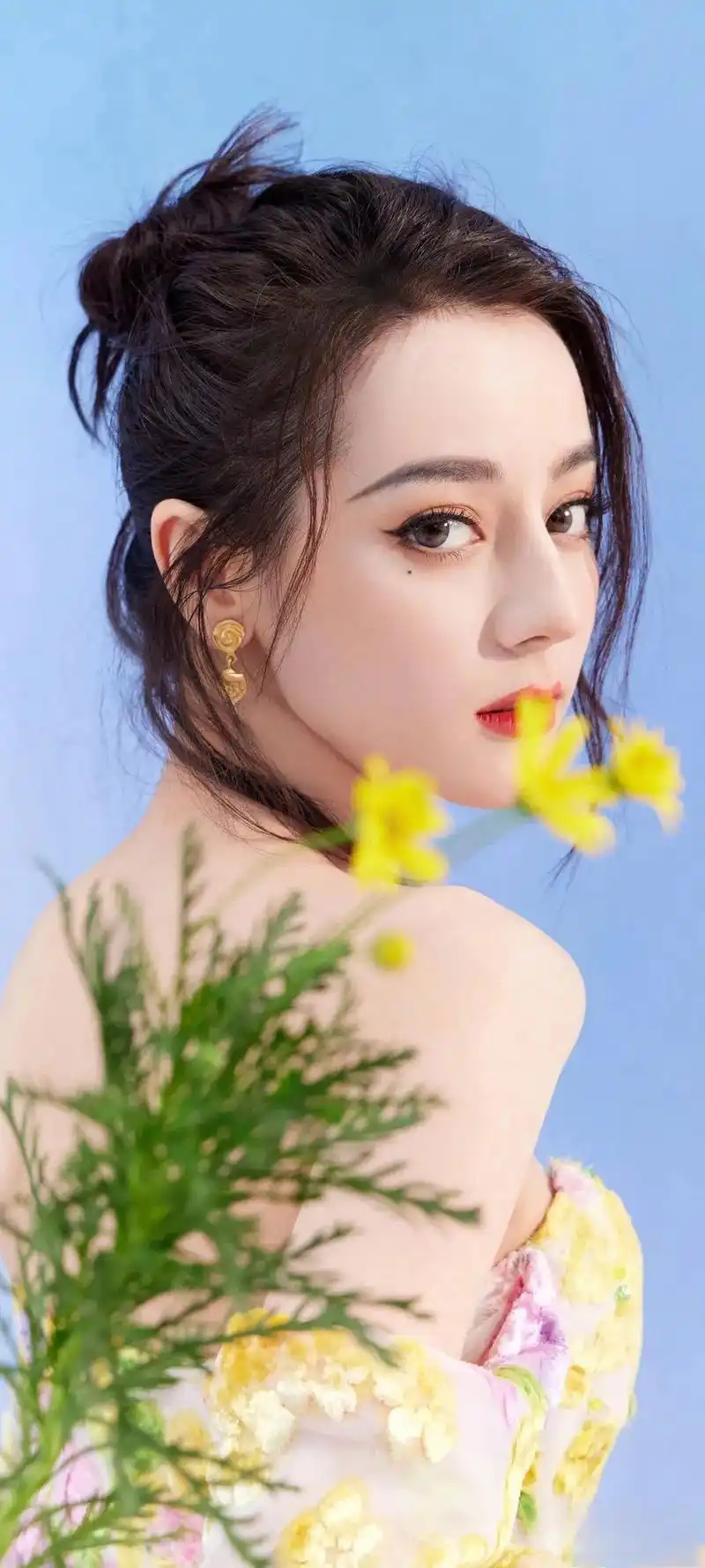 迪丽热巴:美貌与才华并存的女星 迪丽热巴,一位备受瞩目的女星,不仅