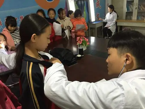 常袋镇中心小学开展学生健康体检活动