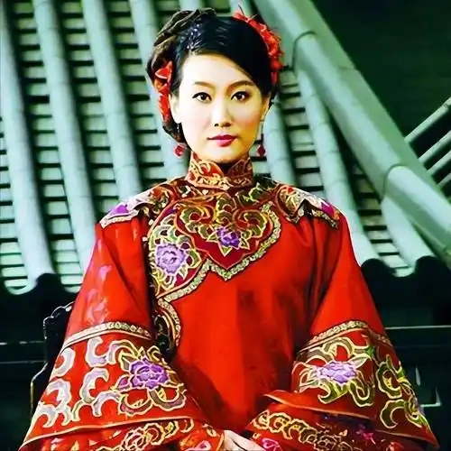 地方著名演员谭晶12次登上舞台舞台,事业巅峰嫁大9岁中科院院士_母亲