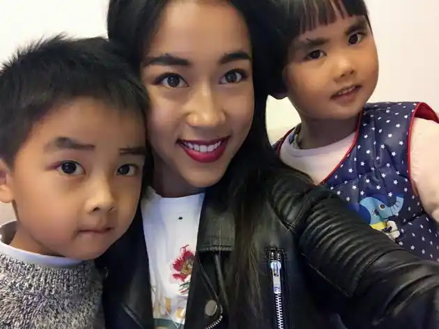 14 11:45:59 新浪娱乐 摘要:吉克隽逸晒出与两个可爱的小孩妙趣横生的