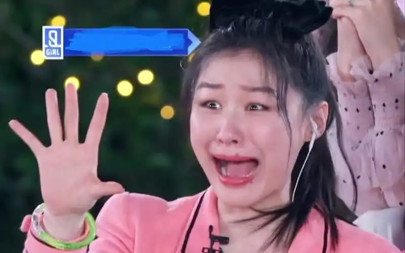 金靖也觉得lisa腿很长(玩梗)