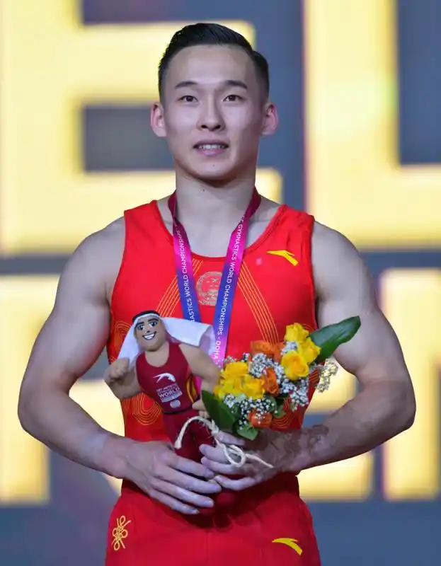 图:肖若腾在领奖台上新华社