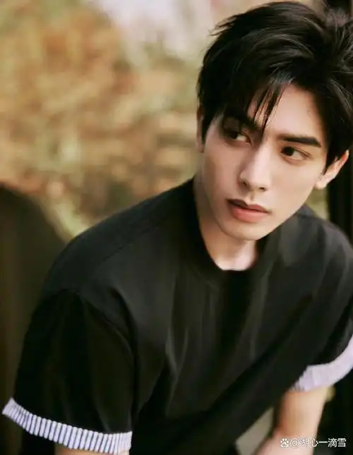 当知道狗仔要曝光的男明星恋情是95后s "颜霸"男艺人,而这位男艺人是