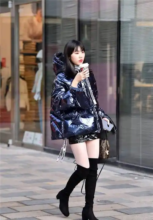 粗跟过膝靴,还是有很多女子喜欢,冬季穿着也非常保暖_生活_款式_感觉