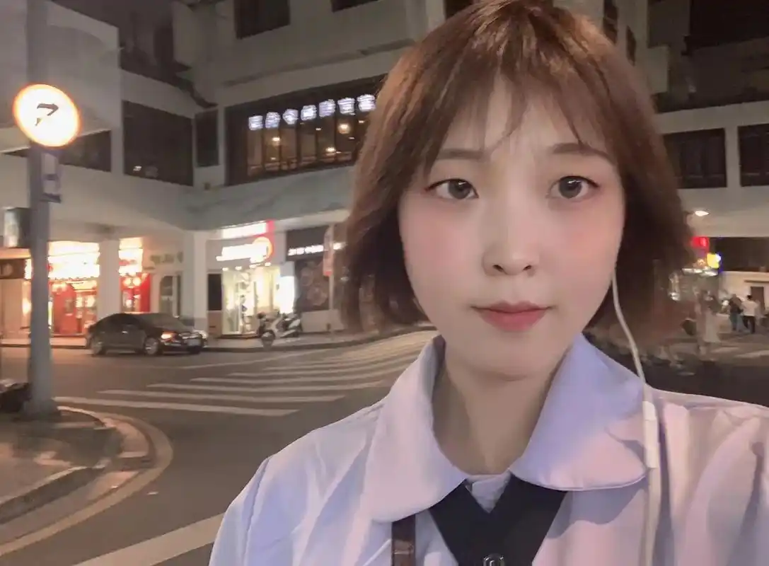 一些旧照片#圆脸女孩 #原相机 #旧照新发 #主要是歌好听 - 抖音