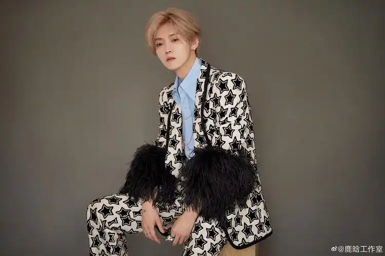 831鹿晗过完今天2021年只剩四个月了替全世界最帅的老板m鹿m问一句