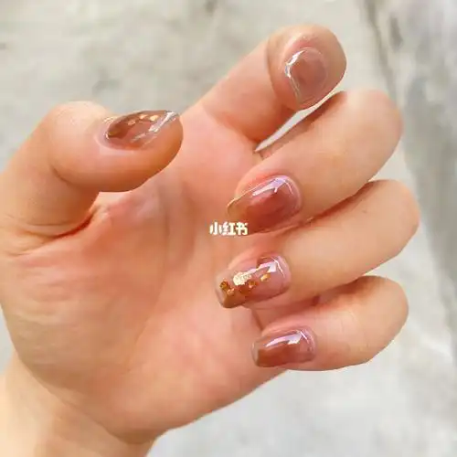 秋天的琥珀色美甲