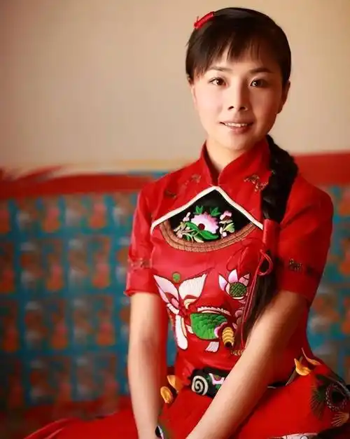 22岁成名,28岁嫁农村初恋,结婚生子的王二妮生活如愿了吗?