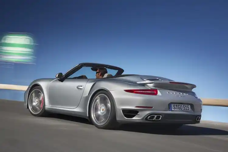 新款911turbo cabriolet强劲,高效,迷人的敞篷设计