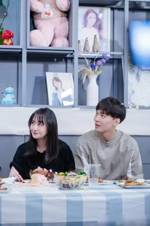 郑爽和张恒有着三重关系恋爱脑是真的很毁她啊