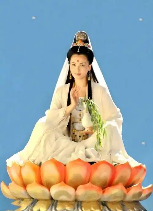 观音菩萨保佑着什么?观音的实力有多强?早期的观音为何是男性?