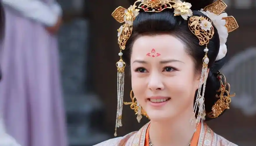 《花琉璃轶闻》刘一含:与赵丽颖同龄,36给25演妈,9年无古装剧_公主