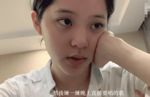 原创欧阳娜娜睡觉前录制vlog看到完全卸妆后的脸求你以后别化妆了