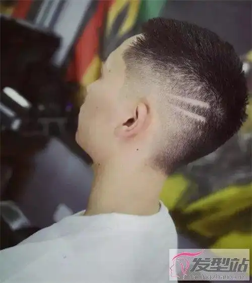 清爽潮男发型设计两边铲雕刻酷炫个性