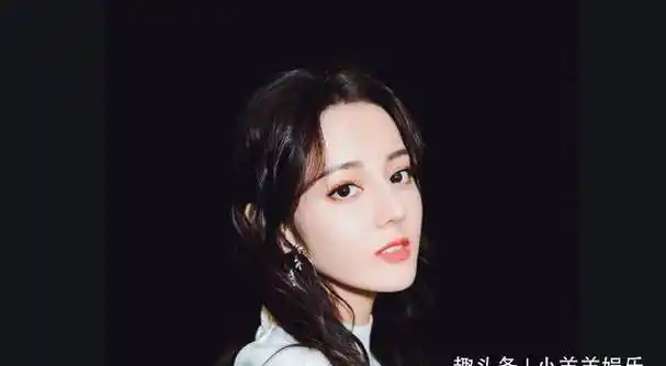 迪丽热巴晒自拍,姐姐隔空喊话我的胖迪,一语击破友情破裂绯闻_杨幂