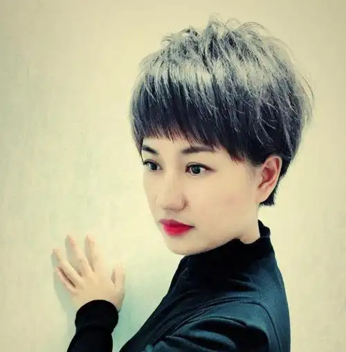 剪一款超洋气短发提升时尚度好过年